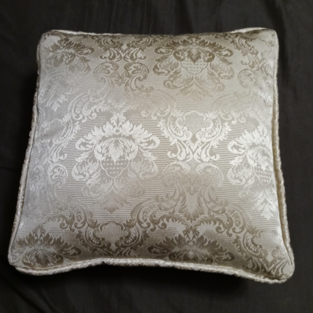 🏫 3 DESIGNER GOLD PRINT PILLOWS🌅🏝 - Picture 4 of 10